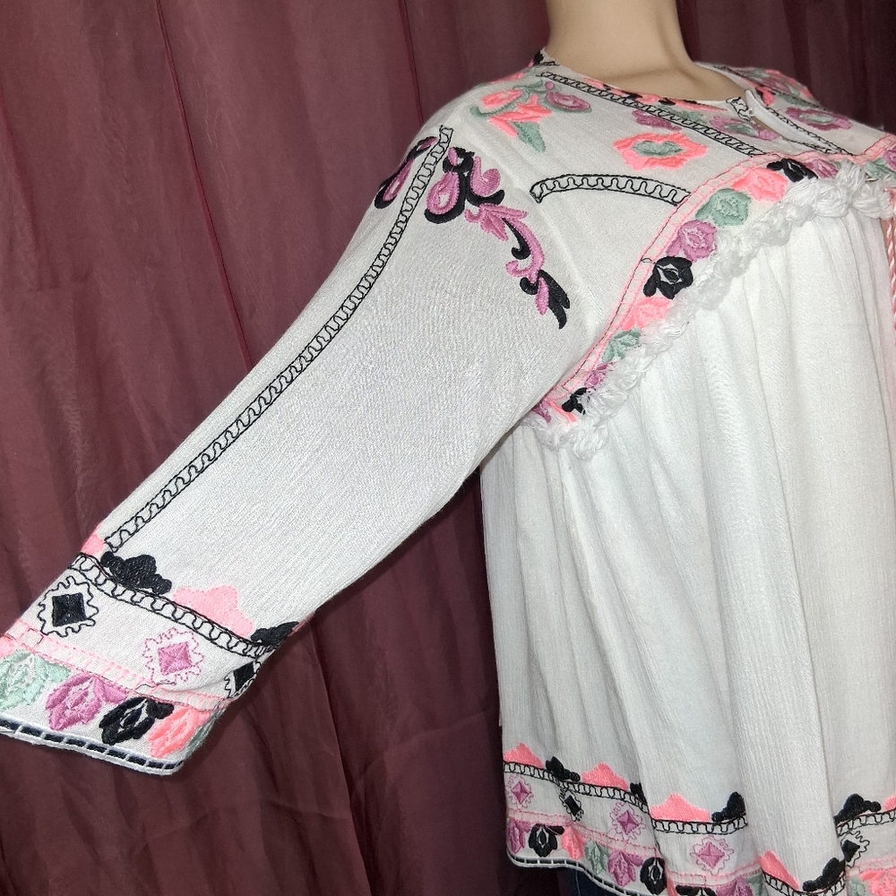 NYLON APPAREL women Size M Chic Embroidered Women's Blouse with Pink Accents - Picture 4 of 16